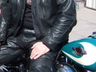 Attraktive Bikerin oder Sozia gesucht