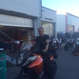 Groß,  kräftig, humor- u.stilvoll .... sucht nette Motorrad-Partnerin für Touren und Reisen